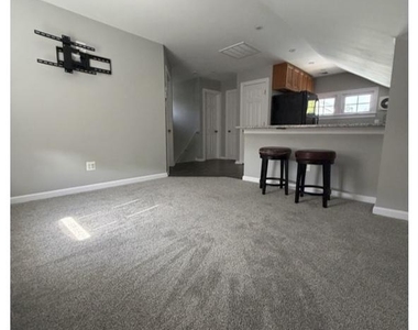 323 Monroe Avenue - Photo Thumbnail 4