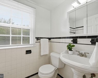 7200 Wells Parkway - Photo Thumbnail 9