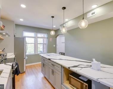 3405 Laurel Avenue - Photo Thumbnail 2