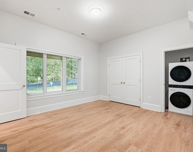 10205 Sorrel Avenue - Photo Thumbnail 10
