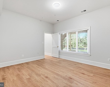 10205 Sorrel Avenue - Photo Thumbnail 9