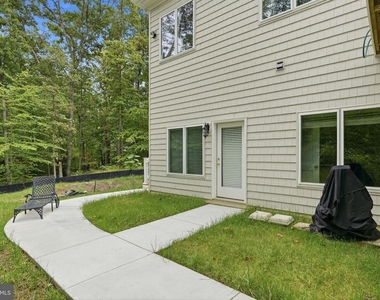 10205 Sorrel Avenue - Photo Thumbnail 11