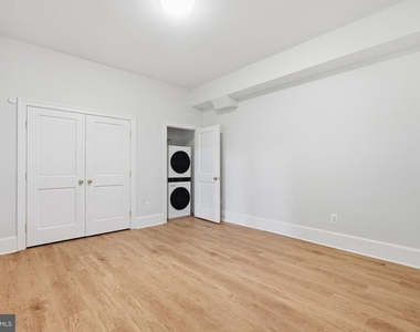 10205 Sorrel Avenue - Photo Thumbnail 8
