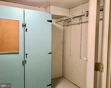 14269 Calvert Street - Photo Thumbnail 13