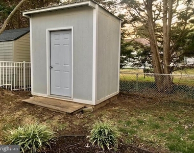 14269 Calvert Street - Photo Thumbnail 4