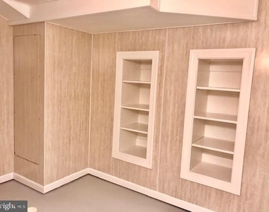 14269 Calvert Street - Photo Thumbnail 12