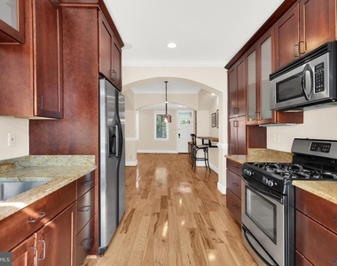 610 Grundy Street - Photo Thumbnail 3