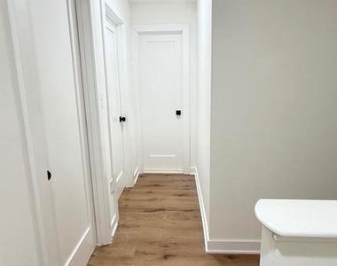 3435 Dupont Avenue - Photo Thumbnail 41
