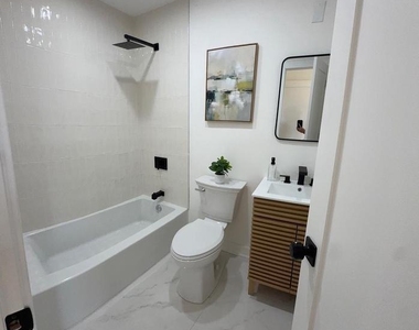 3435 Dupont Avenue - Photo Thumbnail 33
