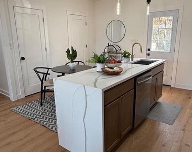 3435 Dupont Avenue - Photo Thumbnail 24