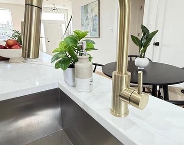 3435 Dupont Avenue - Photo Thumbnail 15