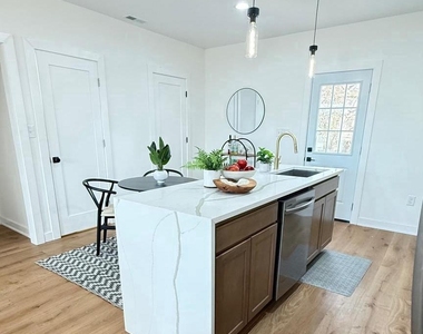 3435 Dupont Avenue - Photo Thumbnail 12
