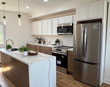 3435 Dupont Avenue - Photo Thumbnail 25