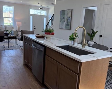 3435 Dupont Avenue - Photo Thumbnail 21