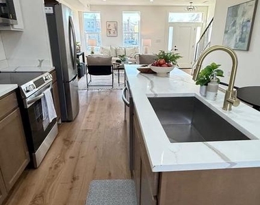 3435 Dupont Avenue - Photo Thumbnail 17