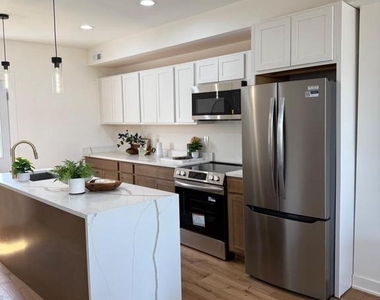 3435 Dupont Avenue - Photo Thumbnail 26