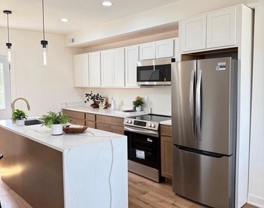 3435 Dupont Avenue - Photo Thumbnail 11