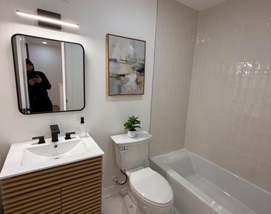 3435 Dupont Avenue - Photo Thumbnail 59
