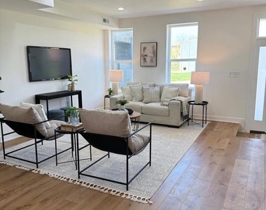 3435 Dupont Avenue - Photo Thumbnail 8