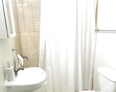 708 Melville Avenue - Photo Thumbnail 8
