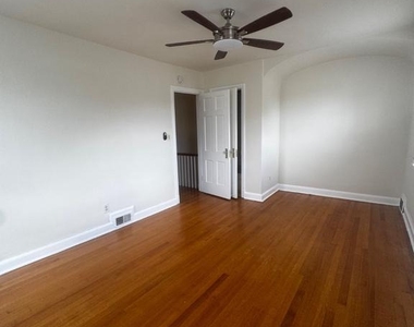 4729 12th Street Ne - Photo Thumbnail 3