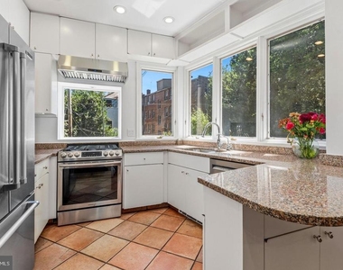 3044 Cambridge Place Nw - Photo Thumbnail 5