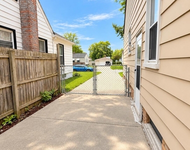 1819 Richmond Avenue - Photo Thumbnail 4