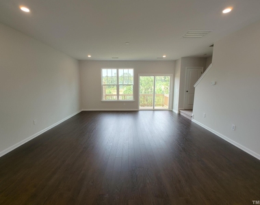 1029 Commack Drive - Photo Thumbnail 5