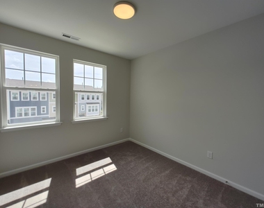 1029 Commack Drive - Photo Thumbnail 12
