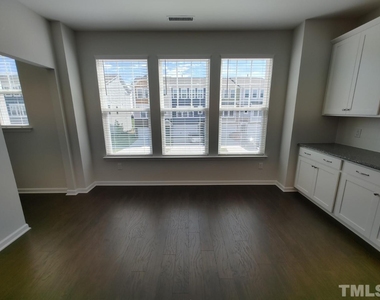 1029 Commack Drive - Photo Thumbnail 6