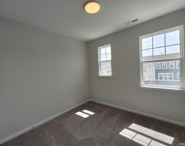 1029 Commack Drive - Photo Thumbnail 13