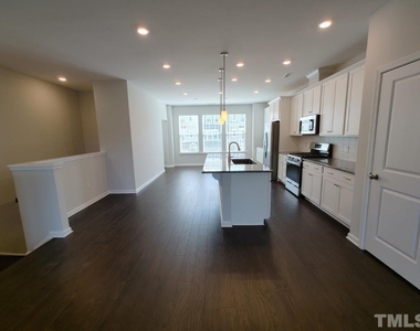 1029 Commack Drive - Photo Thumbnail 2