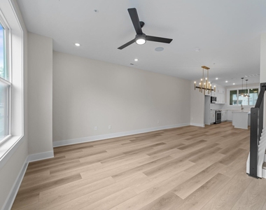 710 W North Street - Photo Thumbnail 10