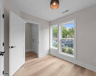 710 W North Street - Photo Thumbnail 14