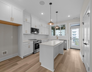 710 W North Street - Photo Thumbnail 5