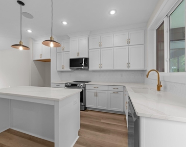 710 W North Street - Photo Thumbnail 7