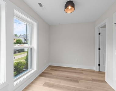 710 W North Street - Photo Thumbnail 13