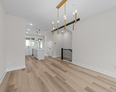 710 W North Street - Photo Thumbnail 8