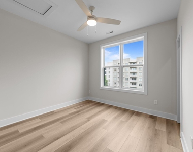 710 W North Street - Photo Thumbnail 20