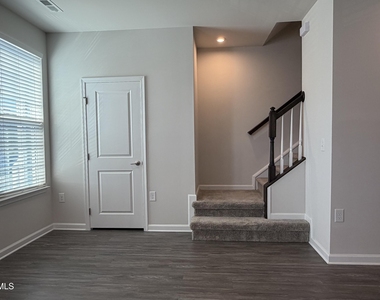 210 Tamworth Creek - Photo Thumbnail 4