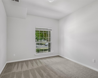 202 Paul Azinger Ct - Photo Thumbnail 6