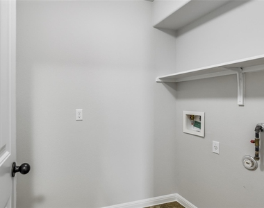 202 Paul Azinger Ct - Photo Thumbnail 4
