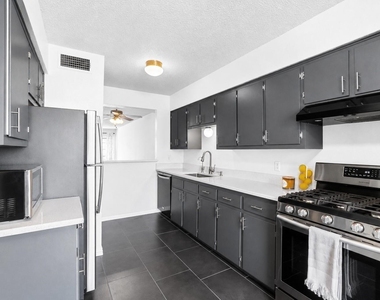 2425 Ashdale Dr - Photo Thumbnail 18