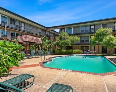 2425 Ashdale Dr - Photo Thumbnail 22