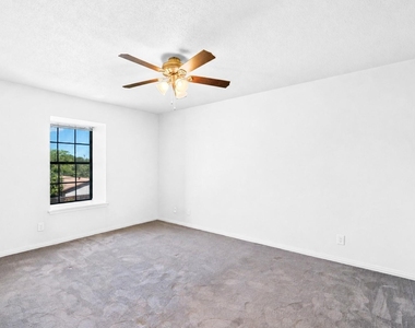2425 Ashdale Dr - Photo Thumbnail 9