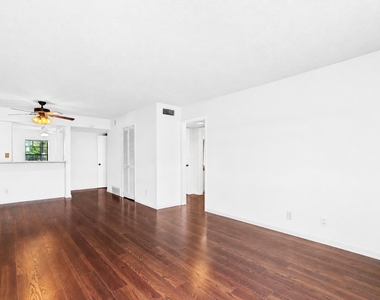 2425 Ashdale Dr - Photo Thumbnail 15