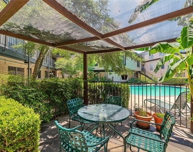 2425 Ashdale Dr - Photo Thumbnail 21