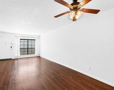 2425 Ashdale Dr - Photo Thumbnail 2