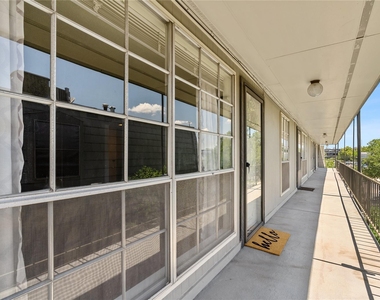 2425 Ashdale Dr - Photo Thumbnail 24