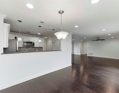 1909 Crooked Ln - Photo Thumbnail 12